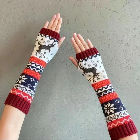 1 LEFT! Reindeer Fair Isle Knitted Fingerless Gloves - Picture 1 of 2
